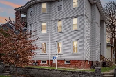 19 Woodbine St