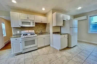 19 1/2 Jefferson St #3