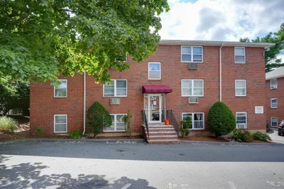39 Montvale Ave #9