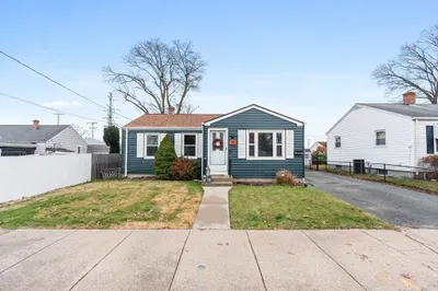 35 Vineyard St 1