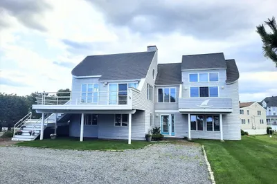 18 Bay Ave #1 1
