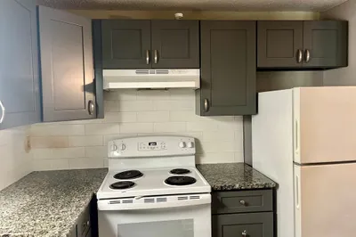 10 Longworth Ave #12 1