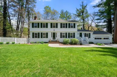 6 Horseshoe Ln