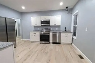 60 Dunham St #1