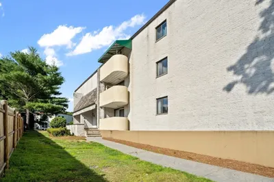 295 W Wyoming Ave #5B 1