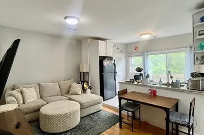 166 W 6th St #3