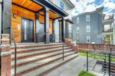 19-21 Moseley St #2