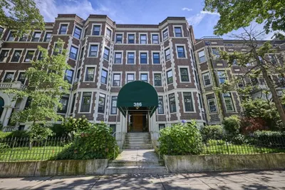 386 Riverway #4