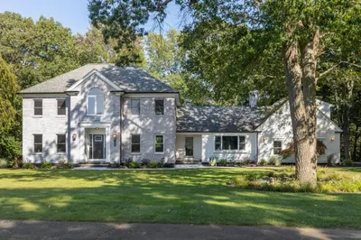 100 Kensington Drive 1
