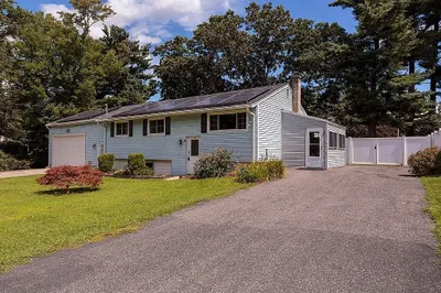 8 Leonard Drive
