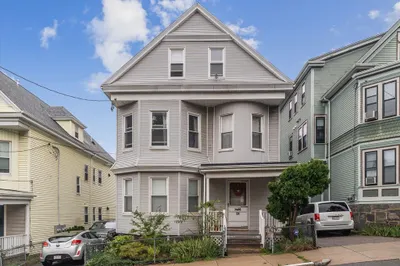 24 Weld Hill St