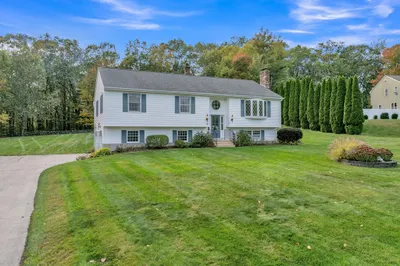 27 West Applewood Drive 1