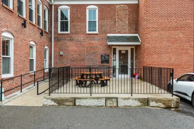 77 Elm St #203 1