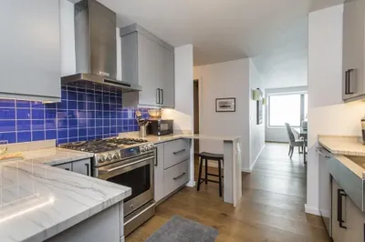 65 East India Row #31F 1