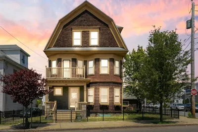 238 Beach St 1