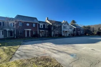 99 Main St #5 1