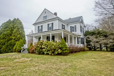 907 Main St 1