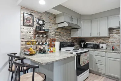 81 Colonel Bell Dr #9