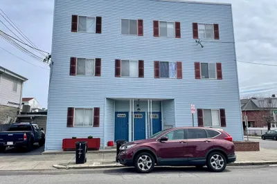 217-221 Highland Ave, #1
