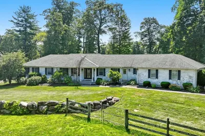 240 Hillside Rd 1