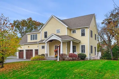 5 Great Lake Ln 1