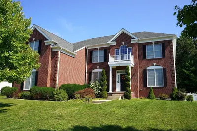 36 Lexington Dr 1