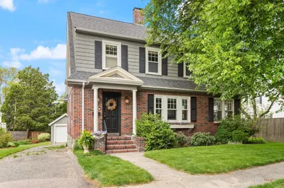 61 Howitt Rd 1