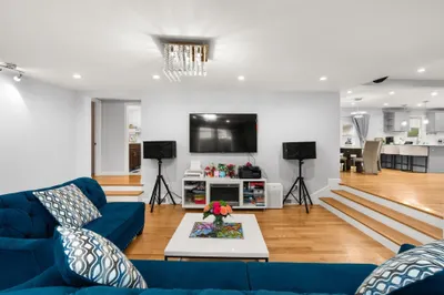 685 Broadway #8 1