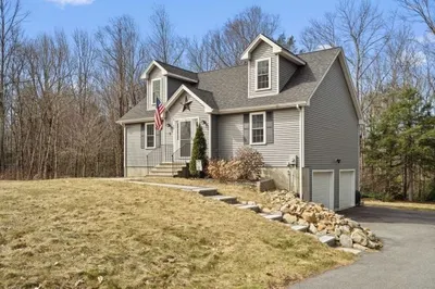 9 Debbie Dr