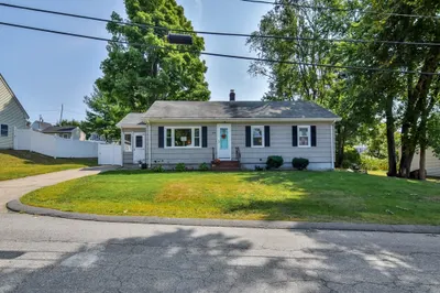 64 Greenlawn Ave