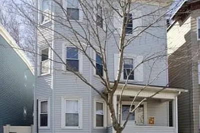 46 Middle St #3