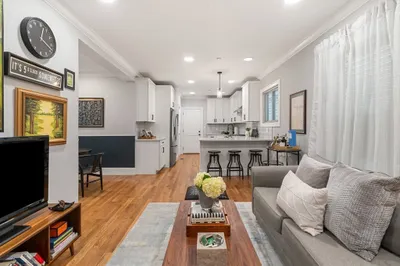 41 West Eagle St #1