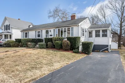 49 Oak St 1