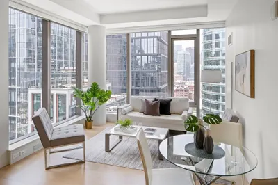 135 Seaport Blvd #1903