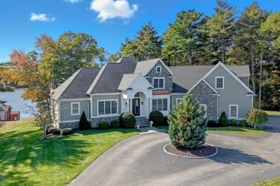 64 Wenham Rd