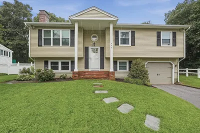 568 Lantern Ln 1
