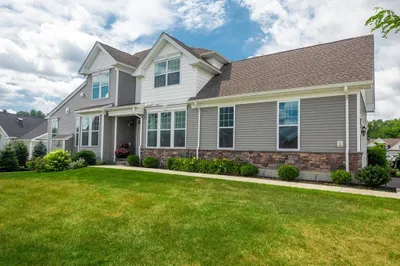 10 Lansing Way #10