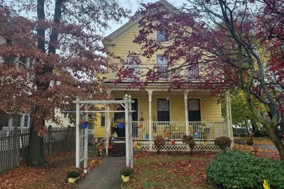 552 Main St 1