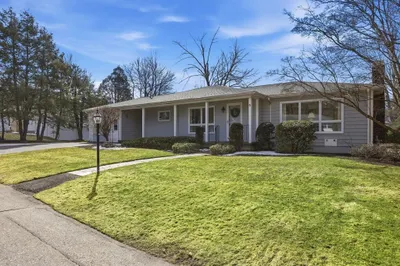 5 Cloverleaf Rd