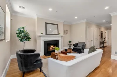 11 Regent Circle #4