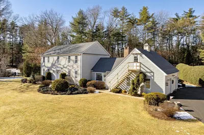 8 Deepwood Dr 1