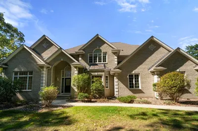 174 Hovey Rd 1