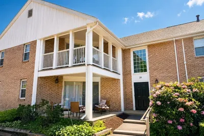 39 Christopher Dr #G