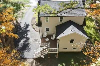 60 Duxbury Dr