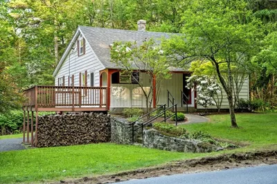 39 Mashapaug Rd