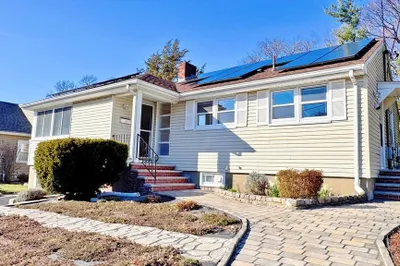 22 Ames St 1