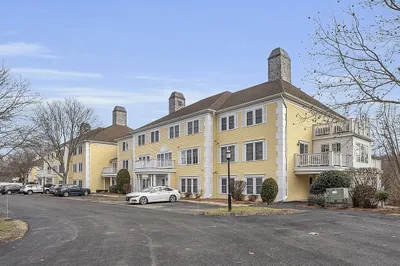1 Riverview Blvd #3-207 1