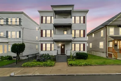 16 Astoria St