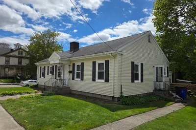 499 Maple St 1