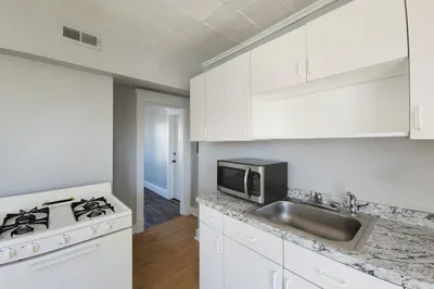 1189 Grattan Street #3R 1